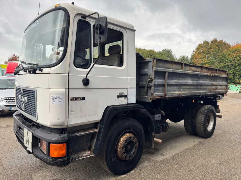 MAN 19.272 **6CYL-FULL STEEL-GERMAN TRUCK** - Camion benne: photos 5 MAN 19.272 **6CYL-FULL STEEL-GERMAN TRUCK** - Camion benne: photos 5