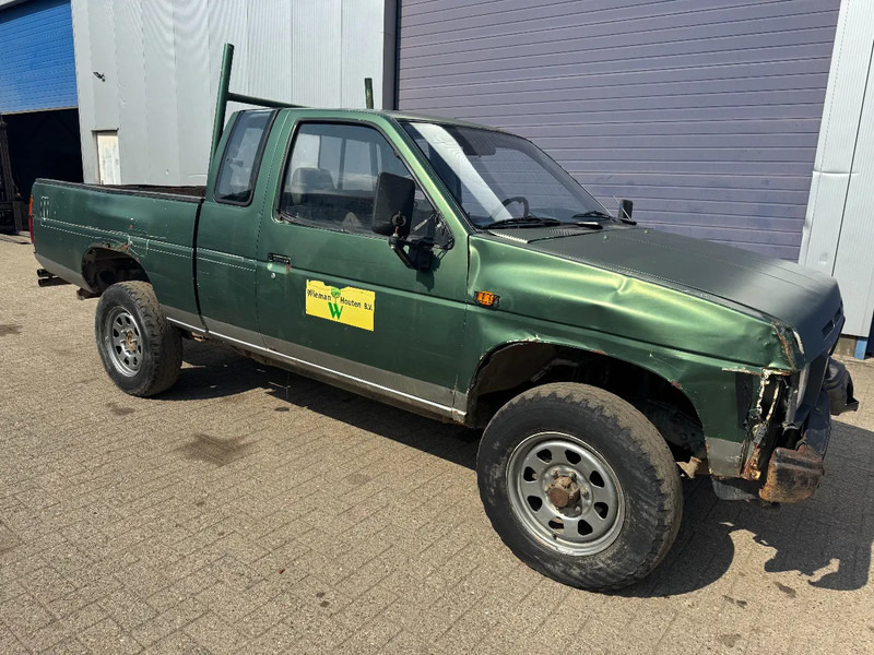 Nissan King-cab **DIESEL-4X4** - Pick-up: photos 1 Nissan King-cab **DIESEL-4X4** - Pick-up: photos 1