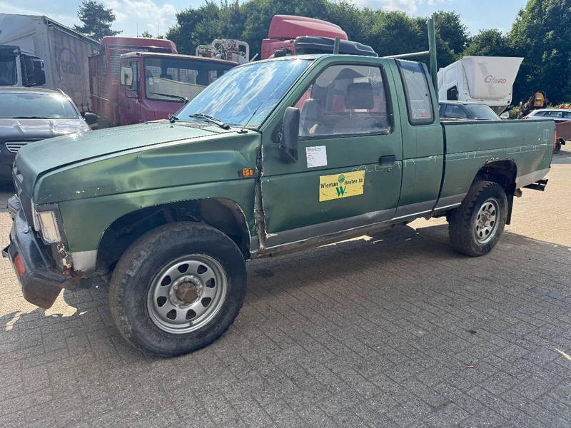 Nissan King-cab **DIESEL-4X4** - Pick-up: photos 3 Nissan King-cab **DIESEL-4X4** - Pick-up: photos 3
