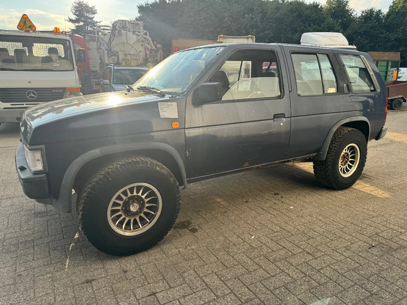 Nissan Terrano **4X4-DIESEL-LONG CHASSIS** - Voiture: photos 1 Nissan Terrano **4X4-DIESEL-LONG CHASSIS** - Voiture: photos 1