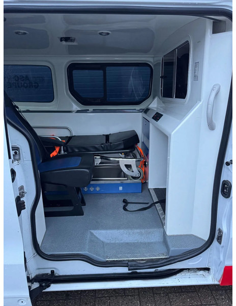 Opel Vivaro **AMBULANCE-RETTUNGSWAGEN** - Ambulance: photos 5 Opel Vivaro **AMBULANCE-RETTUNGSWAGEN** - Ambulance: photos 5