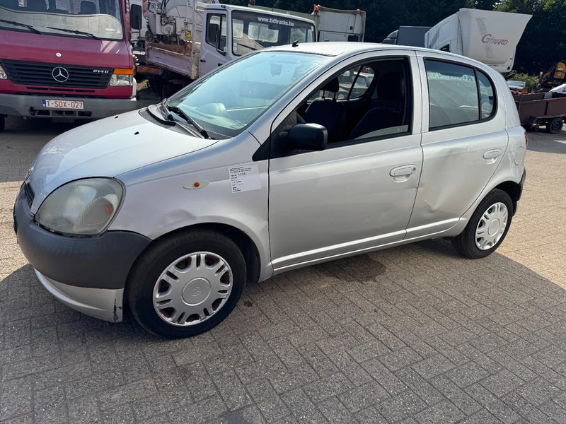 Toyota Yaris **PETROL-AIRCO** - Voiture à hayon: photos 1 Toyota Yaris **PETROL-AIRCO** - Voiture à hayon: photos 1
