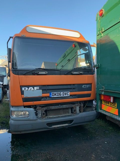 DAF CF 75 310 2006 BREAKING FOR SPARES - Camion: photos 1 DAF CF 75 310 2006 BREAKING FOR SPARES - Camion: photos 1