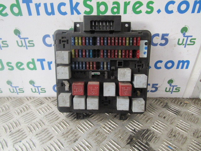 DAF CF65 FUSEBOARD 151023 020406 - Système électrique pour Camion: photos 1 DAF CF65 FUSEBOARD 151023 020406 - Système électrique pour Camion: photos 1