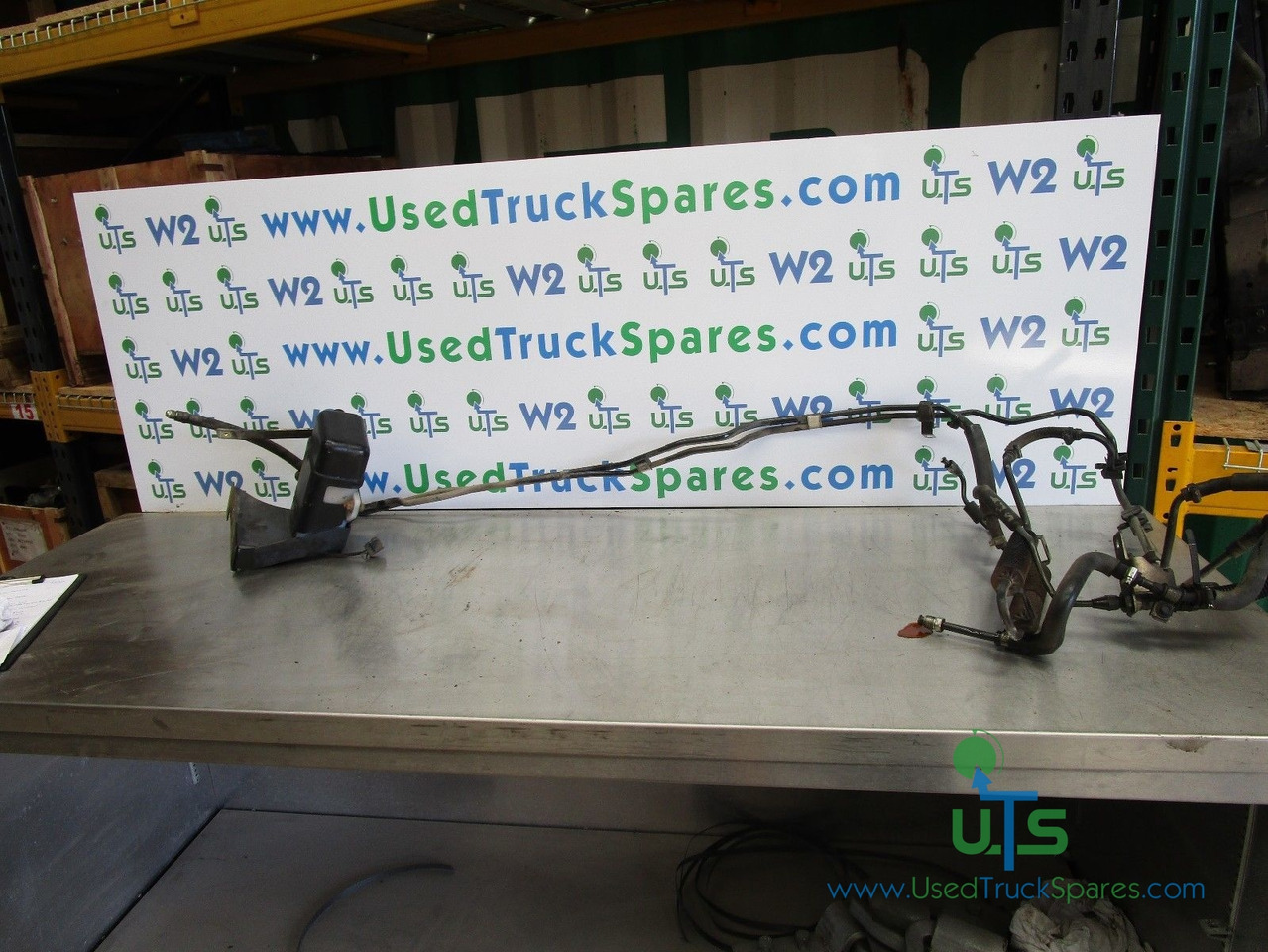 ISUZU N75 190 POWER STEERING RESERVOIR, PIPES AND COOLER - Commande de gouvernail pour Camion: photos 1 ISUZU N75 190 POWER STEERING RESERVOIR, PIPES AND COOLER - Commande de gouvernail pour Camion: photos 1