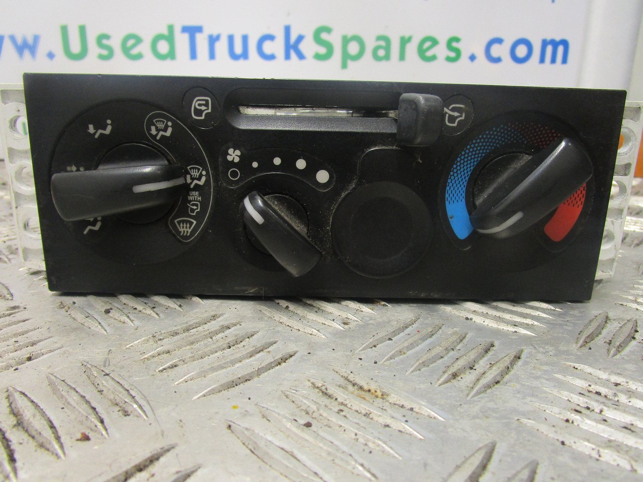ISUZU N75 4HK1 HEATER CONTROL UNIT - Cabine et intérieur pour Camion: photos 1 ISUZU N75 4HK1 HEATER CONTROL UNIT - Cabine et intérieur pour Camion: photos 1