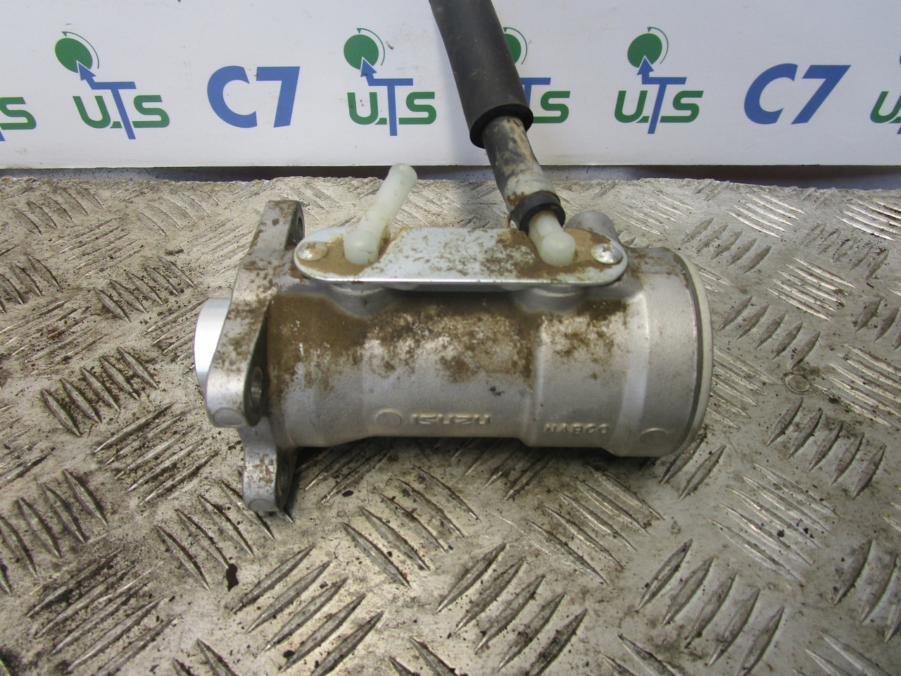 ISUZU NQR BRAKE MASTER CYLINDER - Pièces de frein pour Camion: photos 1 ISUZU NQR BRAKE MASTER CYLINDER - Pièces de frein pour Camion: photos 1