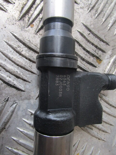 ISUZU NQR / N75 EURO 4 DENSO INJECTORS (4) P/NO 636302J00038 - Système de carburant pour Camion: photos 2 ISUZU NQR / N75 EURO 4 DENSO INJECTORS (4) P/NO 636302J00038 - Système de carburant pour Camion: photos 2
