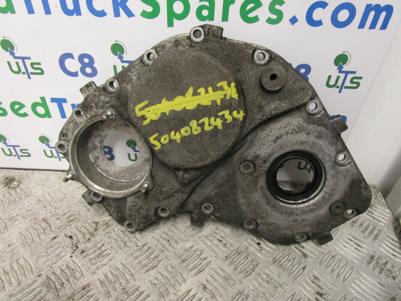 IVECO DAILY 3.0 FRONT TIMING COVER P/NO 504082434 - Moteur et pièces pour Camion: photos 1 IVECO DAILY 3.0 FRONT TIMING COVER P/NO 504082434 - Moteur et pièces pour Camion: photos 1