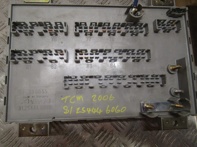 MAN TGA FUSEBOARD P/NO 81.25444.6060 - Système électrique pour Camion: photos 3 MAN TGA FUSEBOARD P/NO 81.25444.6060 - Système électrique pour Camion: photos 3