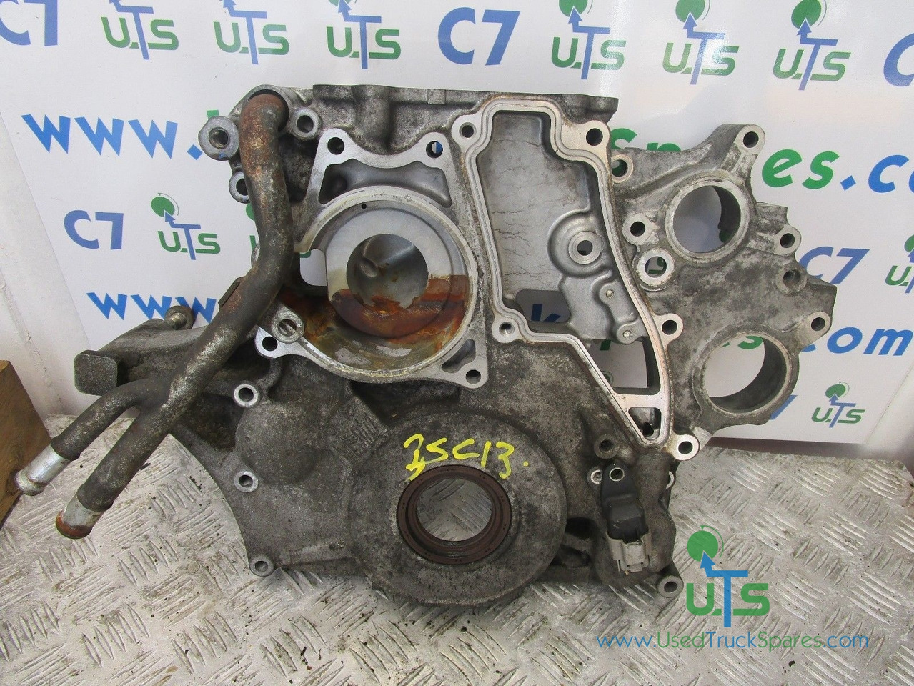 MITSUBISHI CANTER 35C13 (4M42) FRONT TIMING COVER - Moteur et pièces pour Camion: photos 1 MITSUBISHI CANTER 35C13 (4M42) FRONT TIMING COVER - Moteur et pièces pour Camion: photos 1
