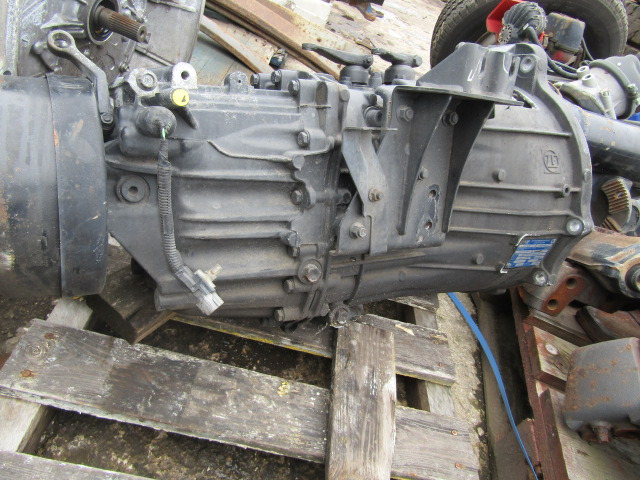 MITSUBISHI FUSO 6 SPEED MANUAL ZF GEARBOX TYPE 6S 420V - Boîte de vitesse pour Camion: photos 2 MITSUBISHI FUSO 6 SPEED MANUAL ZF GEARBOX TYPE 6S 420V - Boîte de vitesse pour Camion: photos 2