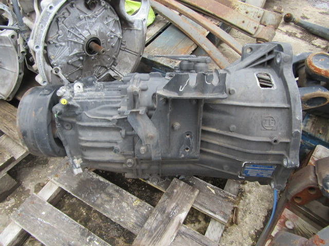 MITSUBISHI FUSO 6 SPEED MANUAL ZF GEARBOX TYPE 6S 420V - Boîte de vitesse pour Camion: photos 3 MITSUBISHI FUSO 6 SPEED MANUAL ZF GEARBOX TYPE 6S 420V - Boîte de vitesse pour Camion: photos 3