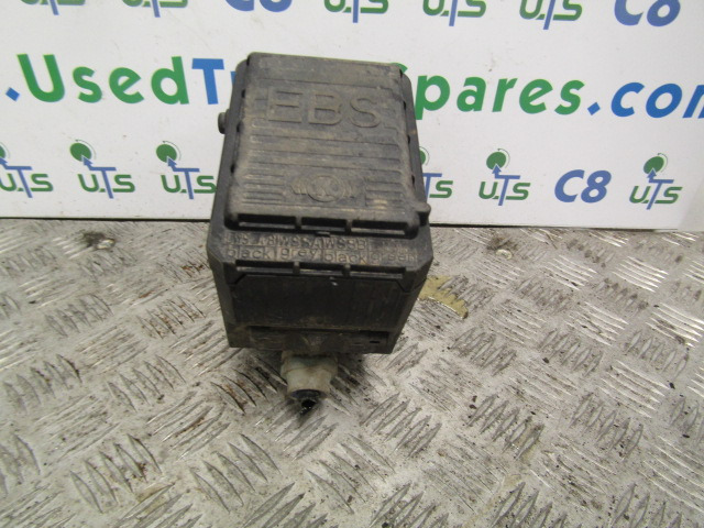 RENAULT MIDLUM DXI EBS BRAKE VALVE ‘KNORR-BREMSE’ P/NO - Pièces de frein pour Camion: photos 1 RENAULT MIDLUM DXI EBS BRAKE VALVE ‘KNORR-BREMSE’ P/NO - Pièces de frein pour Camion: photos 1