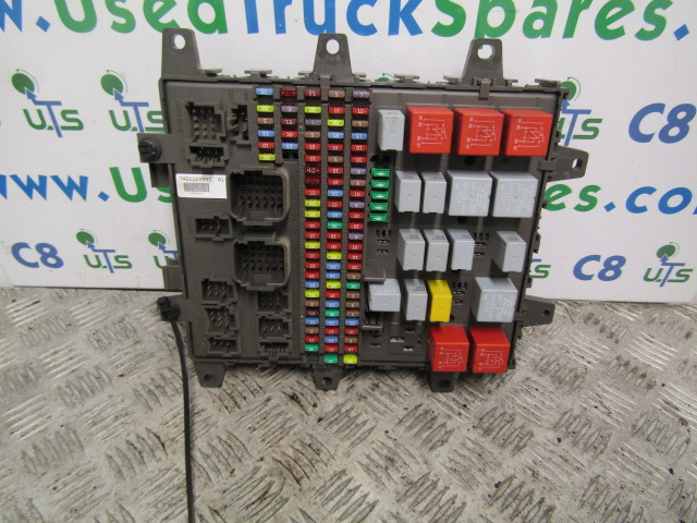 RENAULT MIDLUM DXI FUSE BOARD P/NO 7421169993-01 - Système électrique pour Camion: photos 1 RENAULT MIDLUM DXI FUSE BOARD P/NO 7421169993-01 - Système électrique pour Camion: photos 1