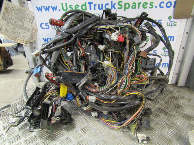 SCANIA P94 COMPLETE CAB HARNESS - Cabine et intérieur pour Camion: photos 1 SCANIA P94 COMPLETE CAB HARNESS - Cabine et intérieur pour Camion: photos 1