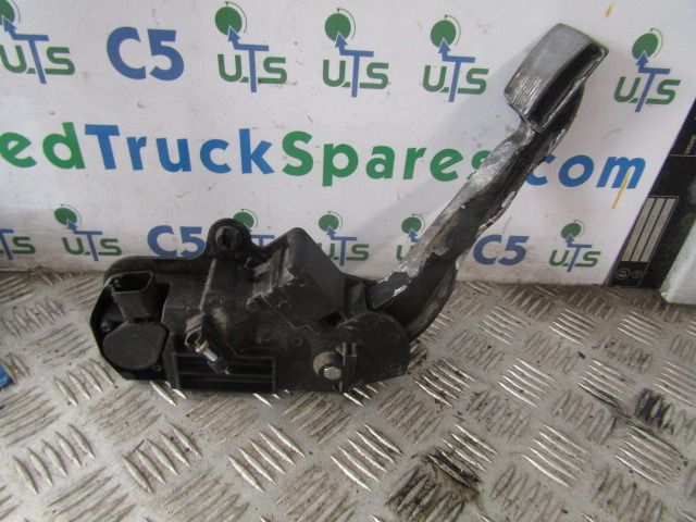 VOLVO FE THROTTLE PEDAL CONTROL UNIT P/NO 7421059642 - Bloc de gestion pour Camion: photos 2 VOLVO FE THROTTLE PEDAL CONTROL UNIT P/NO 7421059642 - Bloc de gestion pour Camion: photos 2
