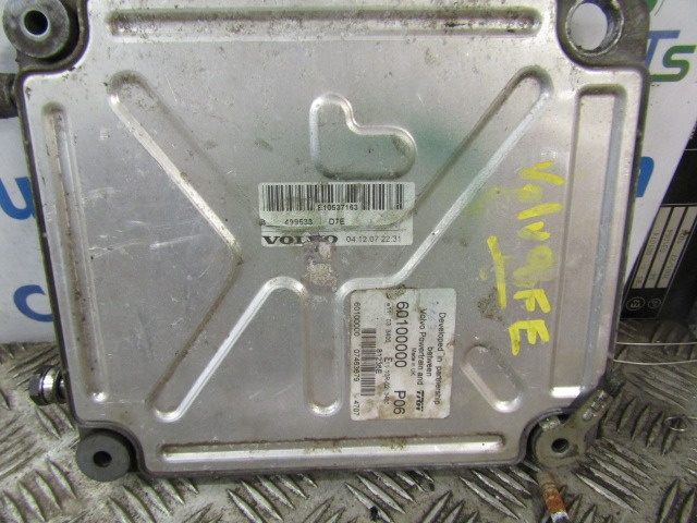 VOLVO FE240 D7E ENGINE ECU P/NO 6010000 P06 / VOLVO 0499533 D7E - Bloc de gestion pour Camion: photos 1 VOLVO FE240 D7E ENGINE ECU P/NO 6010000 P06 / VOLVO 0499533 D7E - Bloc de gestion pour Camion: photos 1