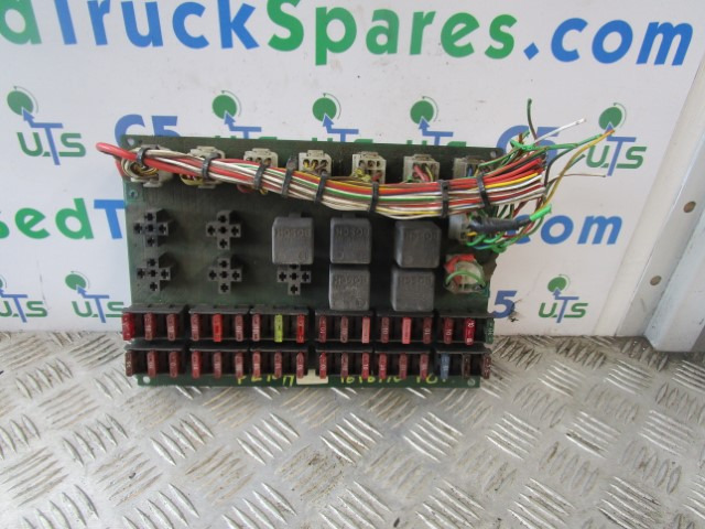 VOLVO FL10/FL7 FUSEBOARD 1618770-P01 - Système électrique pour Camion: photos 1 VOLVO FL10/FL7 FUSEBOARD 1618770-P01 - Système électrique pour Camion: photos 1