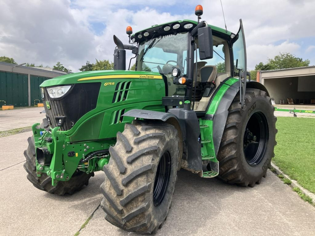 John Deere 6215R - Tracteur agricole: photos 1 John Deere 6215R - Tracteur agricole: photos 1