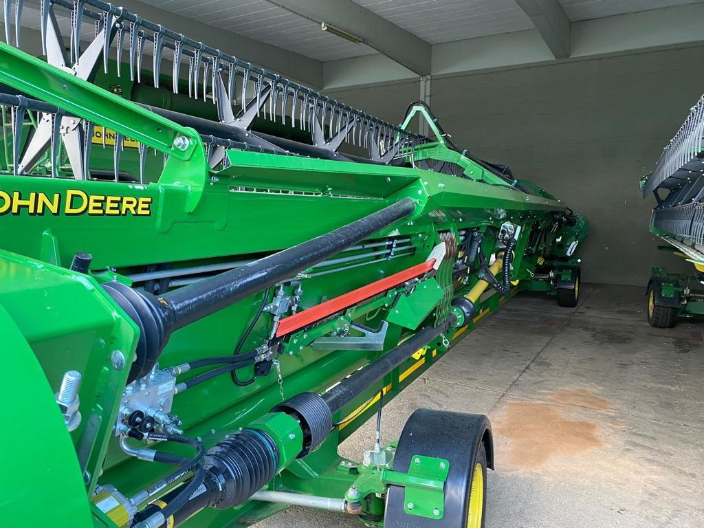 John Deere 740 PREMIUM FLOW - 12,20 M - Moissoneuse: photos 2 John Deere 740 PREMIUM FLOW - 12,20 M - Moissoneuse: photos 2