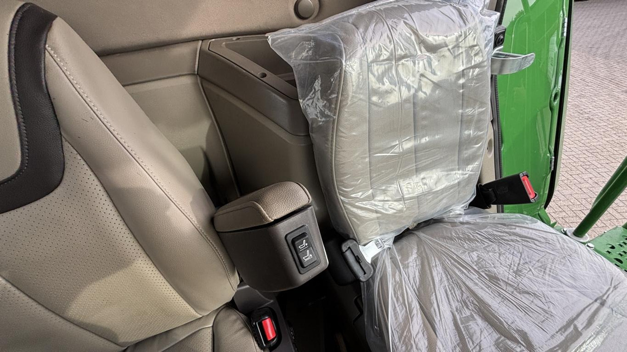 John Deere MÄHDRESCHER T5700 MY25 - Moissonneuse-batteuse: photos 2 John Deere MÄHDRESCHER T5700 MY25 - Moissonneuse-batteuse: photos 2