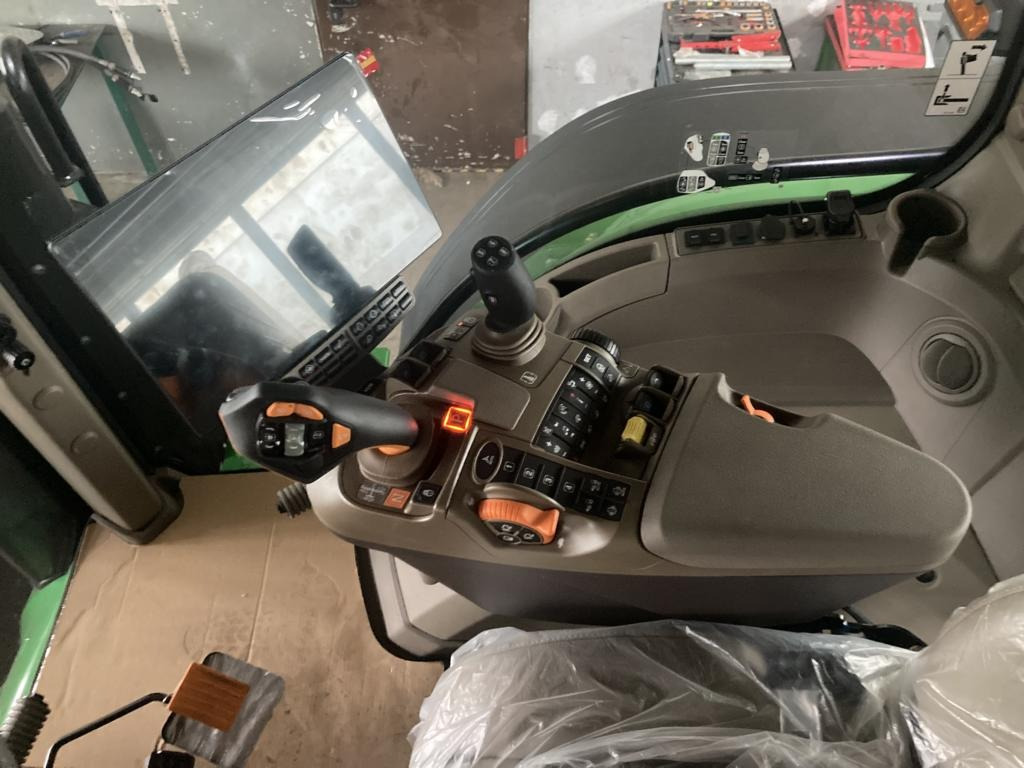 John Deere TRAKTOR 8R370 - Tracteur agricole: photos 5 John Deere TRAKTOR 8R370 - Tracteur agricole: photos 5