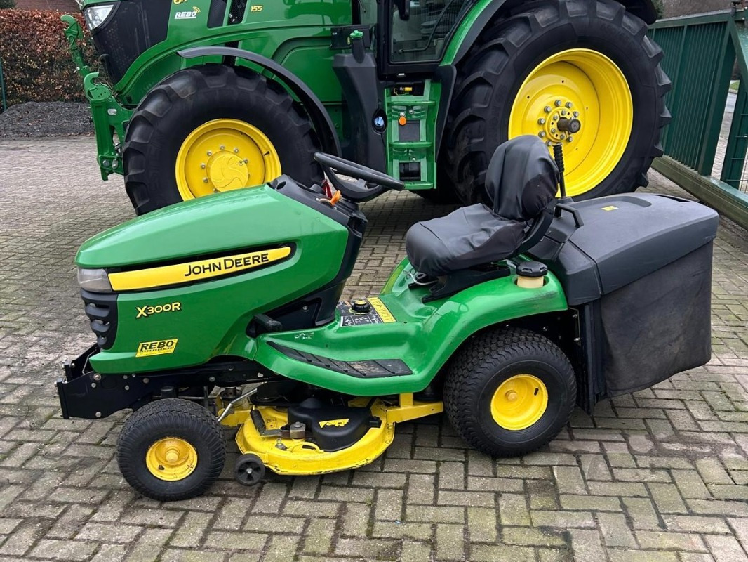 John Deere X305R RASENTRAKTOR (MY11) - Faucheuse: photos 1 John Deere X305R RASENTRAKTOR (MY11) - Faucheuse: photos 1