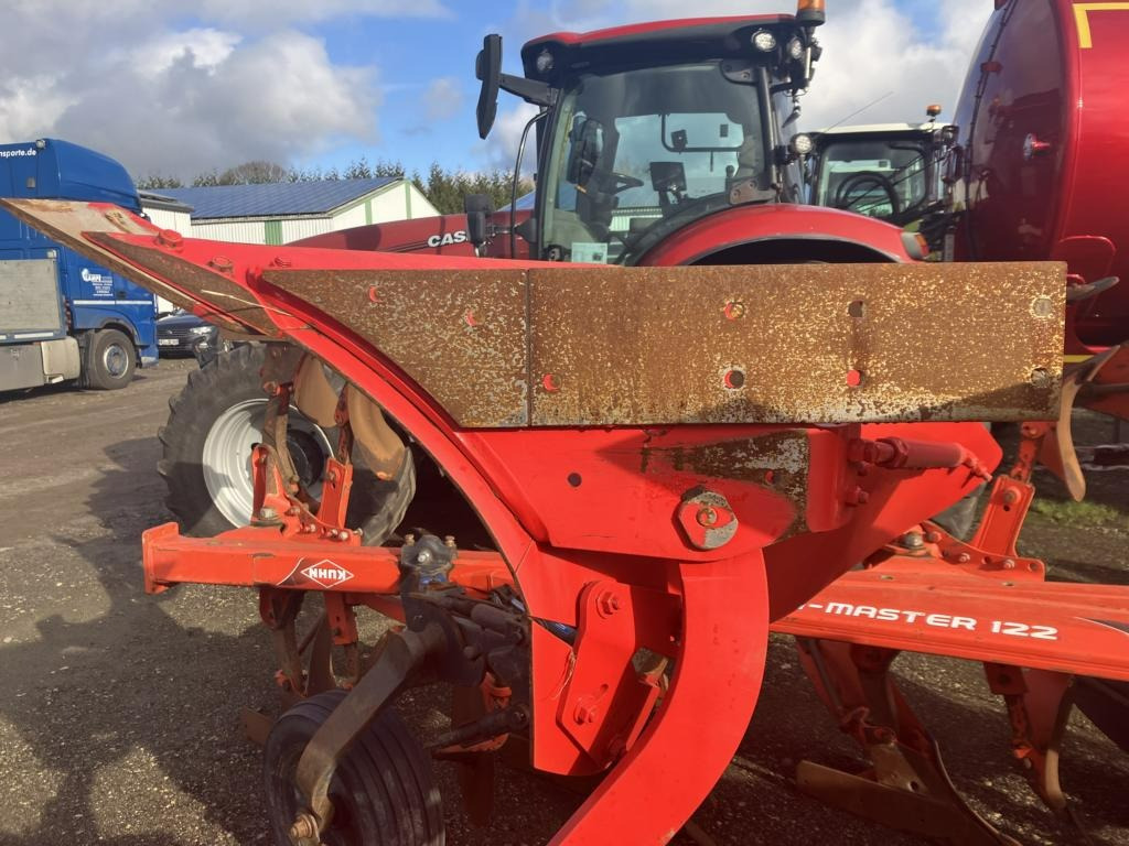 Pöttinger SERVO 45 M 5-SCHAR NOVA - Charrue: photos 2 Pöttinger SERVO 45 M 5-SCHAR NOVA - Charrue: photos 2
