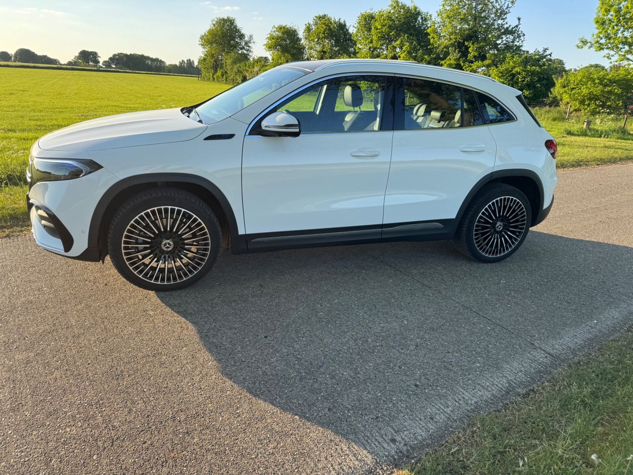Mercedes-Benz EQA 250 AMG / Panorama / Camera / - Berline: photos 5 Mercedes-Benz EQA 250 AMG / Panorama / Camera / - Berline: photos 5