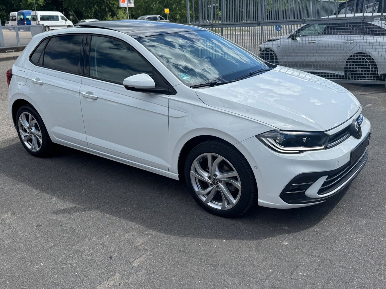 Volkswagen Polo Style 1.0 TSI DSG Pano / AHK / CAMERA - Voiture: photos 2 Volkswagen Polo Style 1.0 TSI DSG Pano / AHK / CAMERA - Voiture: photos 2