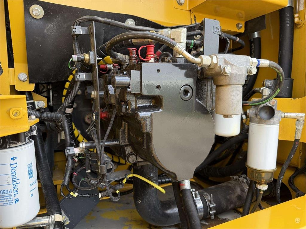 Pelle sur chenille Komatsu PC 240 LC-11: photos 12