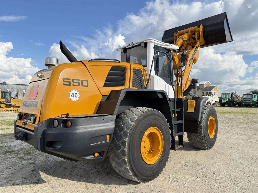 Liebherr L 550 , quick coupler - Chargeuse sur pneus: photos 2 Liebherr L 550 , quick coupler - Chargeuse sur pneus: photos 2