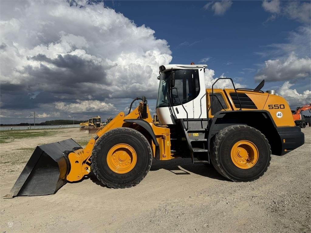 Liebherr L 550 , quick coupler - Chargeuse sur pneus: photos 4 Liebherr L 550 , quick coupler - Chargeuse sur pneus: photos 4