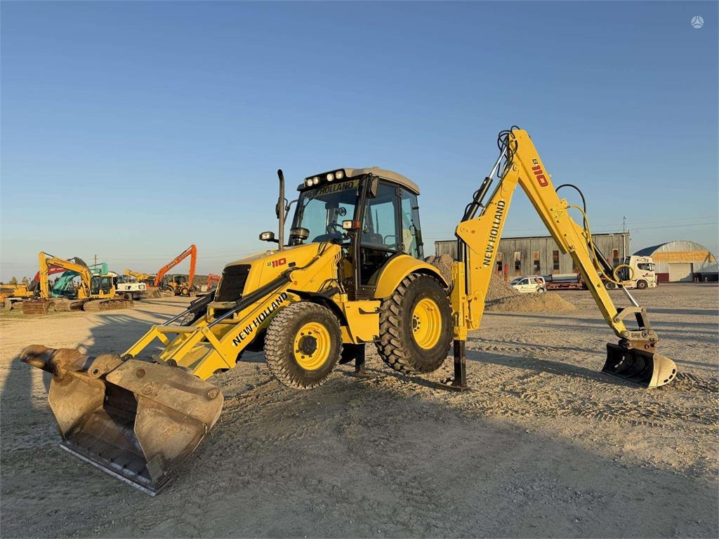 New Holland B 110-4PT , 2 quick couplers - Tractopelle: photos 1 New Holland B 110-4PT , 2 quick couplers - Tractopelle: photos 1
