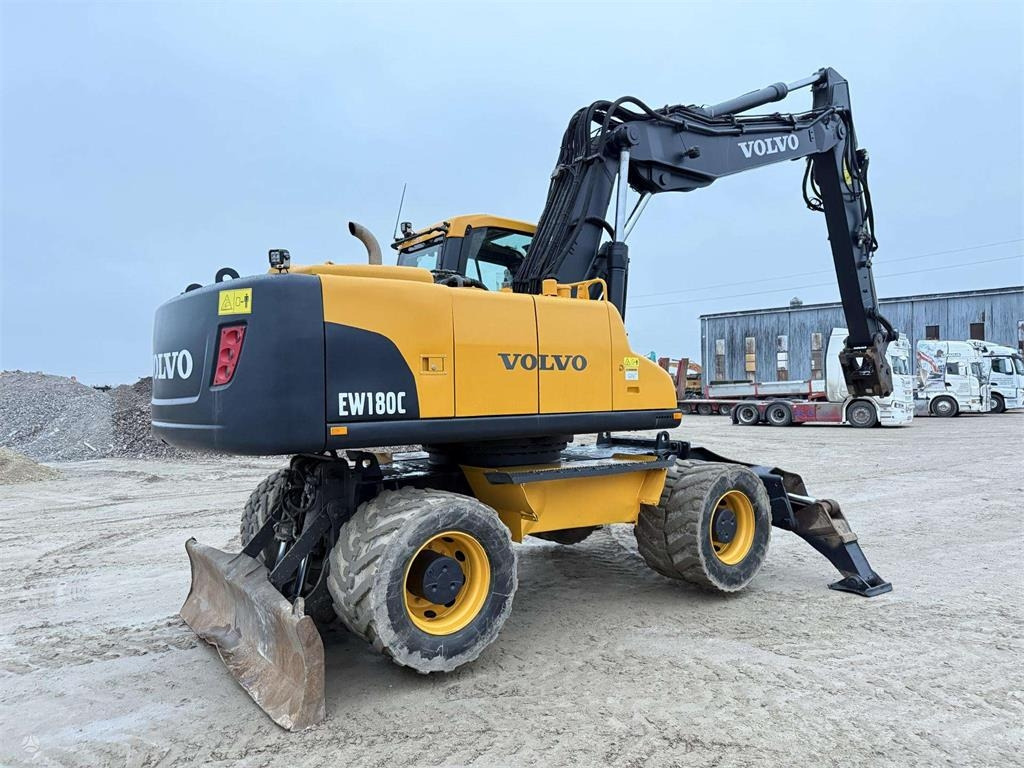 Volvo EW 180 C - Pelle sur pneus: photos 4 Volvo EW 180 C - Pelle sur pneus: photos 4