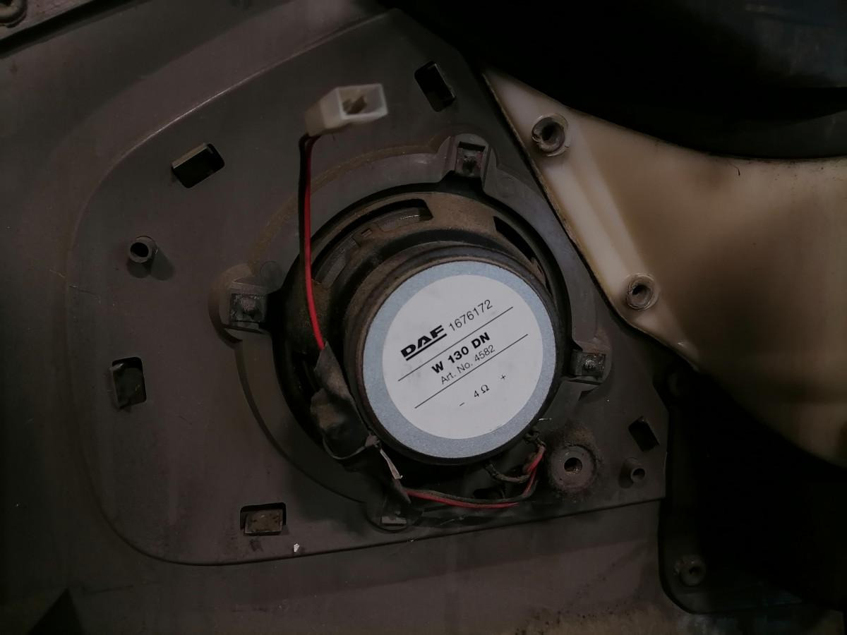 DAF Door trim panel 1665969 - Portière et pièces pour Camion: photos 3 DAF Door trim panel 1665969 - Portière et pièces pour Camion: photos 3