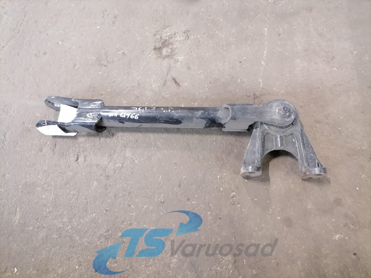MAN Anti roll bar bracket 81437185111 - Barre stabilisatrice pour Camion: photos 1 MAN Anti roll bar bracket 81437185111 - Barre stabilisatrice pour Camion: photos 1