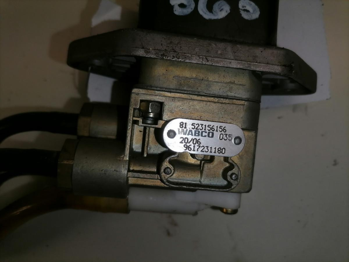 MAN Handbrake control lever 81523156156 - Pièce universelle pour Camion: photos 2 MAN Handbrake control lever 81523156156 - Pièce universelle pour Camion: photos 2