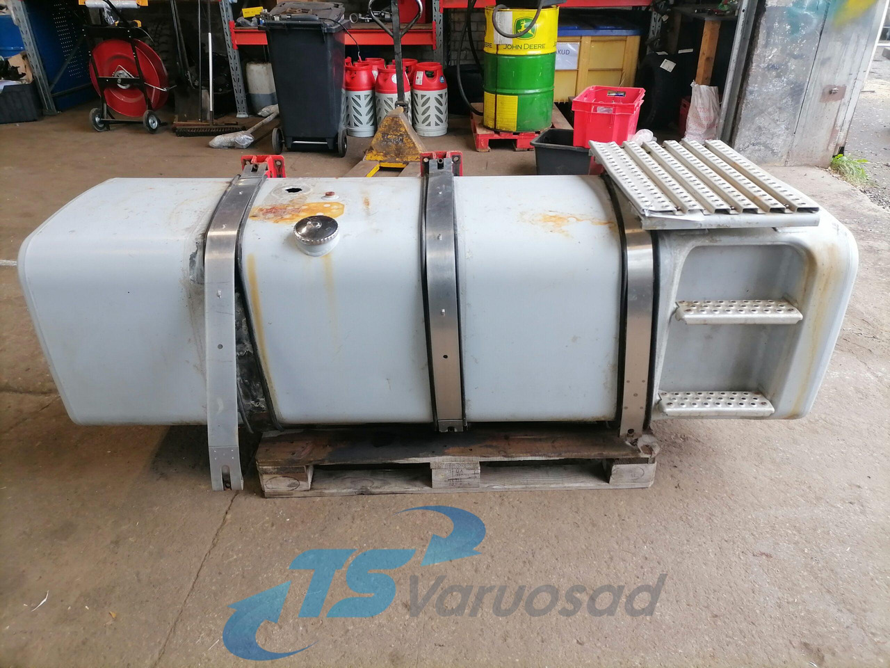 MAN Kütusepaak 780L 81122015608 - Réservoir de carburant pour Camion: photos 2 MAN Kütusepaak 780L 81122015608 - Réservoir de carburant pour Camion: photos 2