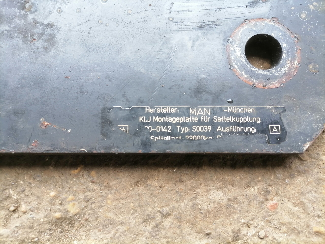 MAN Saddle plate 81427150036 - Sellette d'attelage pour Camion: photos 4 MAN Saddle plate 81427150036 - Sellette d'attelage pour Camion: photos 4