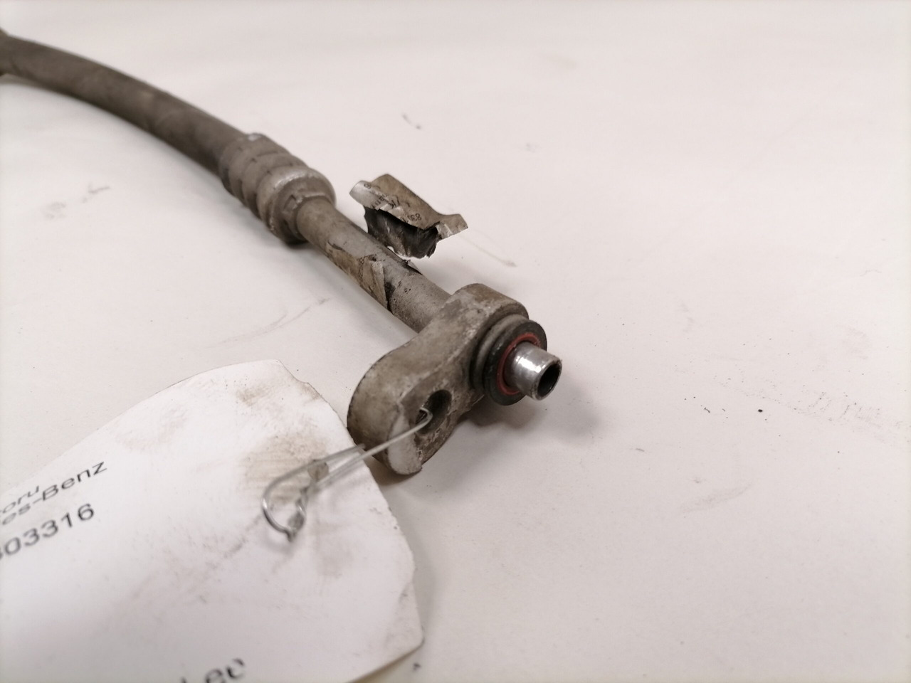 Mercedes-Benz A/C pipe A9608303316 - Chauffage/ Ventilation pour Camion: photos 2 Mercedes-Benz A/C pipe A9608303316 - Chauffage/ Ventilation pour Camion: photos 2