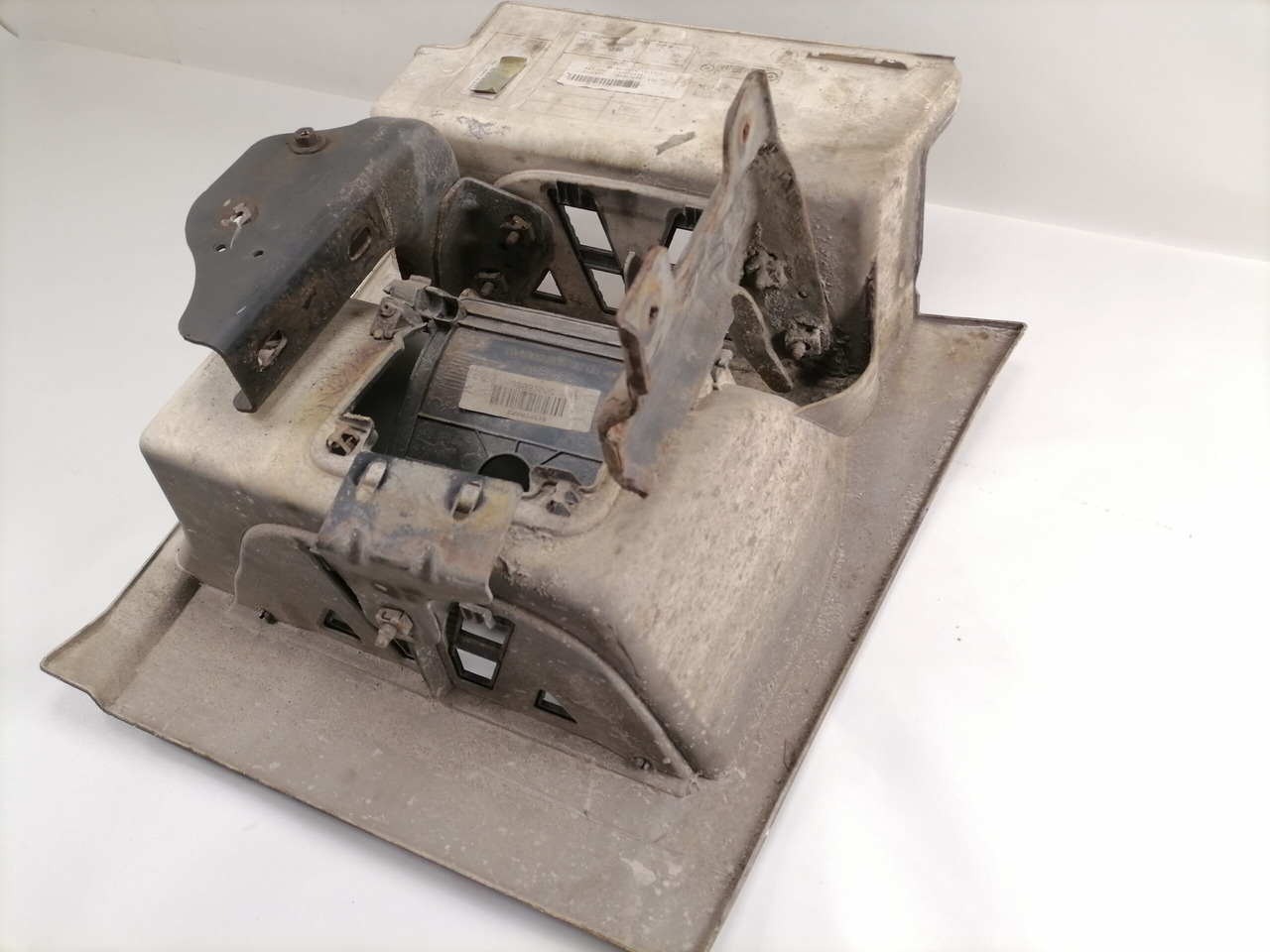 Mercedes-Benz Boarding step unit A9606662103 - Marchepied pour Camion: photos 5 Mercedes-Benz Boarding step unit A9606662103 - Marchepied pour Camion: photos 5