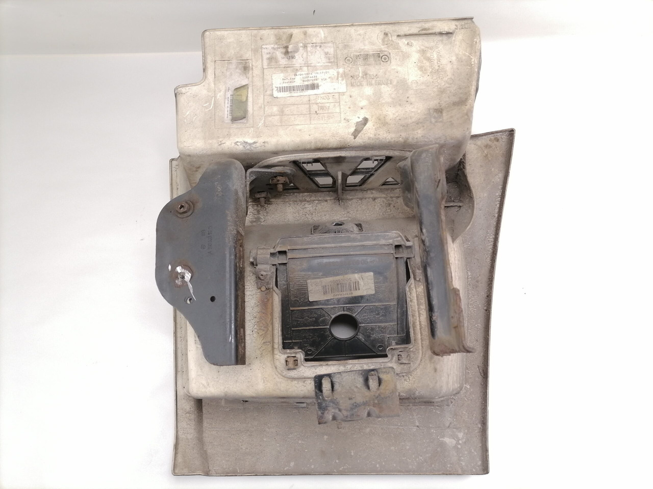 Mercedes-Benz Boarding step unit A9606662103 - Marchepied pour Camion: photos 3 Mercedes-Benz Boarding step unit A9606662103 - Marchepied pour Camion: photos 3
