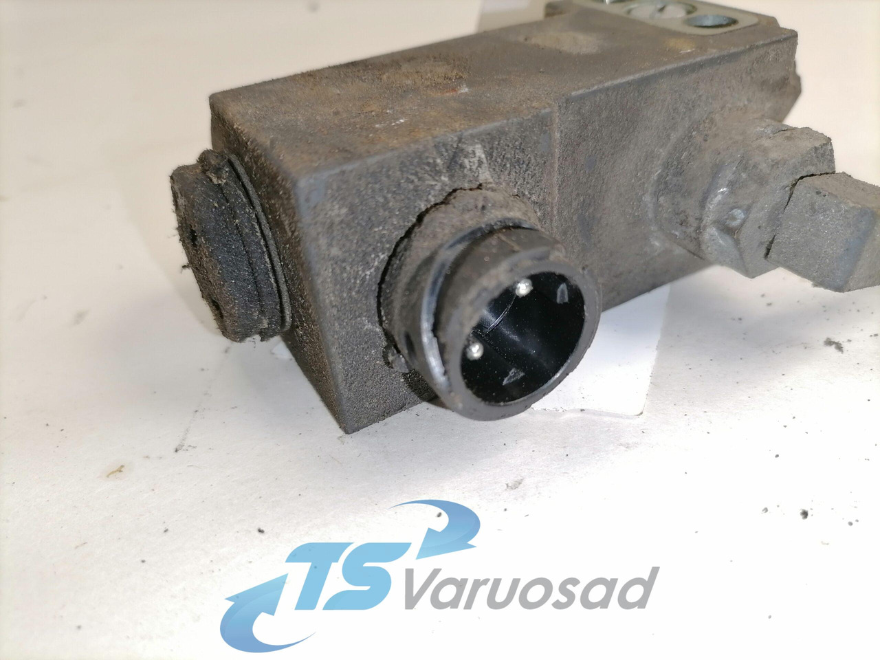 Mercedes-Benz Solenoid valve A0049978536 - Valve de frein pour Camion: photos 3 Mercedes-Benz Solenoid valve A0049978536 - Valve de frein pour Camion: photos 3