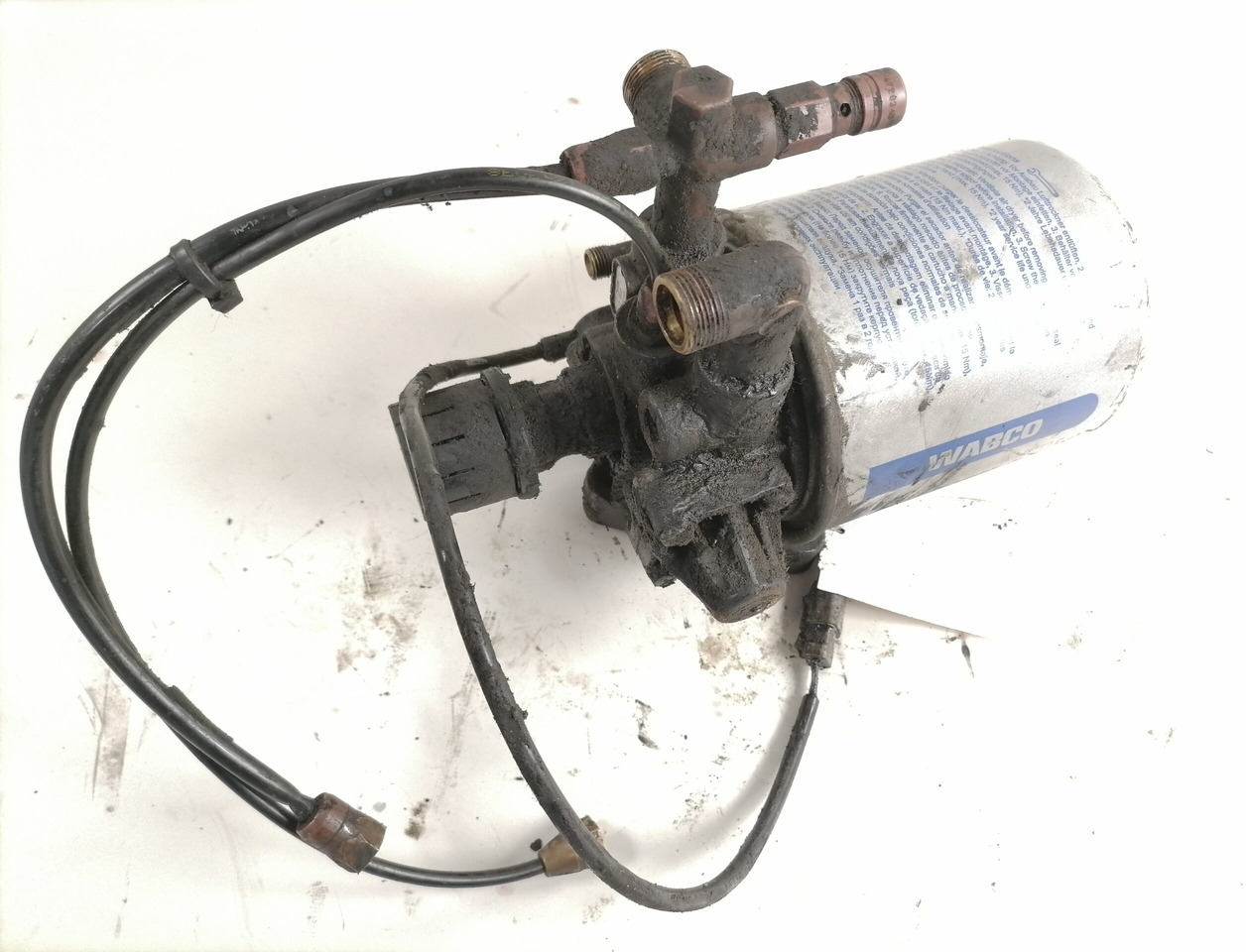 Scania Air dryer 1532140 - Valve de frein pour Camion: photos 2 Scania Air dryer 1532140 - Valve de frein pour Camion: photos 2