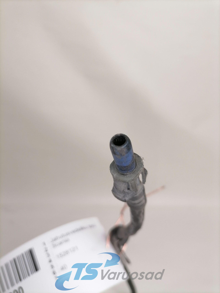 Scania Coolant pipe 1528121 - Système de refroidissement pour Camion: photos 2 Scania Coolant pipe 1528121 - Système de refroidissement pour Camion: photos 2