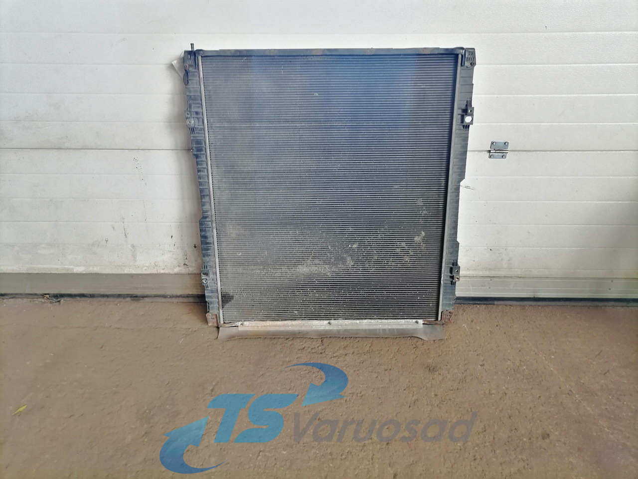 Scania Cooling radiator 1784616 - Radiateur pour Camion: photos 2 Scania Cooling radiator 1784616 - Radiateur pour Camion: photos 2