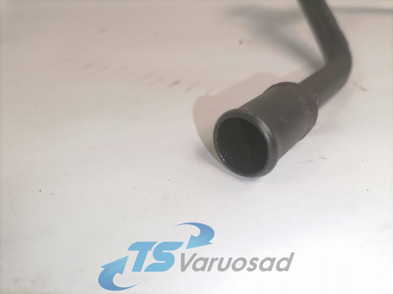 Scania Crankcase Ventilation Pipe 1749073 - Système de refroidissement pour Camion: photos 2 Scania Crankcase Ventilation Pipe 1749073 - Système de refroidissement pour Camion: photos 2