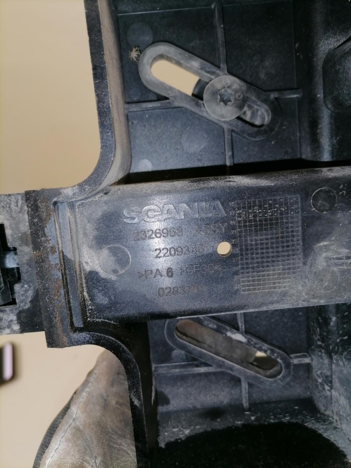 Scania Kabiini tuulesuunaja kandur 2326968 - Aérodynamique/ Spoilers pour Camion: photos 2 Scania Kabiini tuulesuunaja kandur 2326968 - Aérodynamique/ Spoilers pour Camion: photos 2